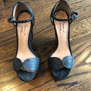 Badgley mischka black wedge heels